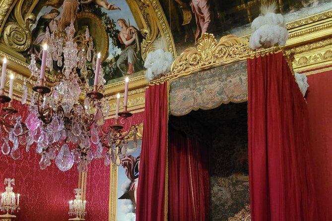 Versailles Palace Guided Tour with Gardens Access - Seasonal conditions in the gardens