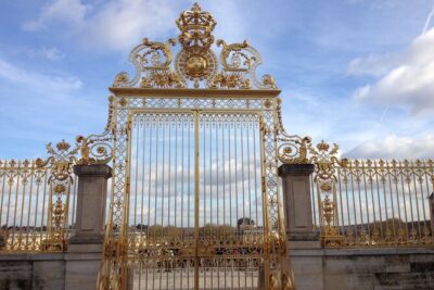 Versailles Palace Guided Tour with Reserved Entry