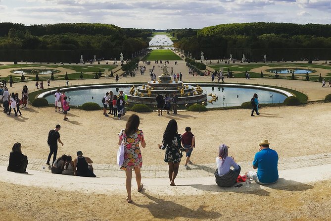 Versailles Palace & Marie-Antoinette's Estate Guided Tour - The guides make the biggest difference