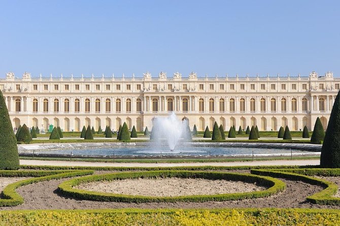 Versailles Palace & Marie-Antoinette's Estate Guided Tour - Group size, pace, and physical effort