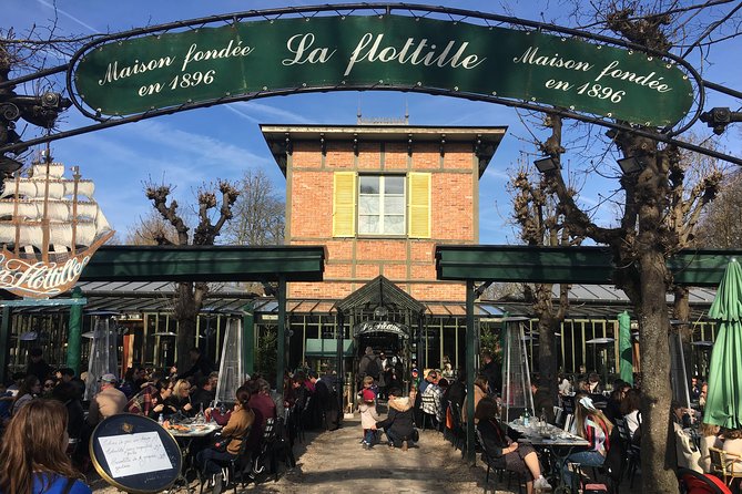 Versailles Palace & Marie-Antoinette's Estate Private Guided Tour with Lunch - Lunch beside the Grand Canal