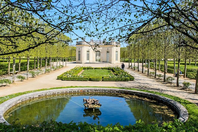 Versailles Palace & Marie-Antoinette's Estate Private Guided Tour with Lunch - Transport, timing, and group comfort