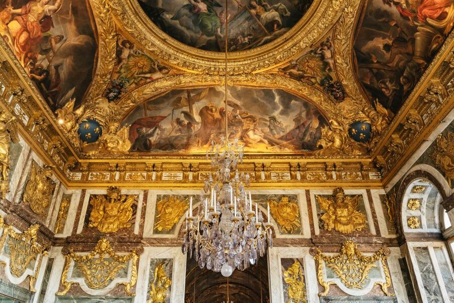 Versailles: Palace of Versailles Skip-the-Line Guided Tour - Meeting your guide and entering the château