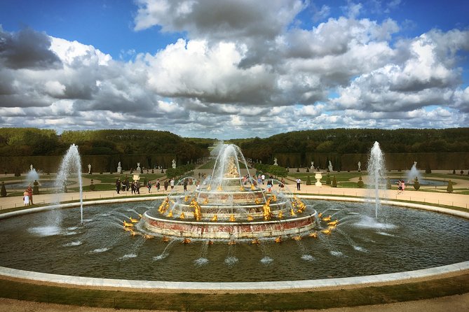 Versailles Palace Private Tailored Guided Tour With Hotel Pickup - Entering the Palace of Versailles
