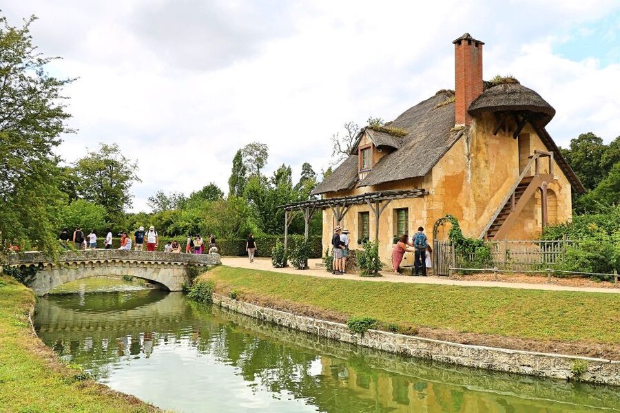 Versailles: Skip-the-Line Guided Palace Tour and Full Access - Skip-the-line access and what it really saves