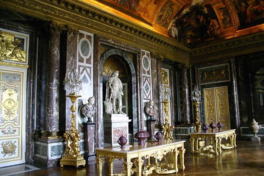 Versailles: Skip-the-Line Guided Tour of Palace with Gardens - Who should book this Versailles tour?