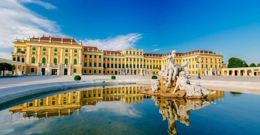 Vienna: Bus & Schönbrunn Palace Skip-the-Line Guided Tour - A fast start on Vienna’s Ringstraße