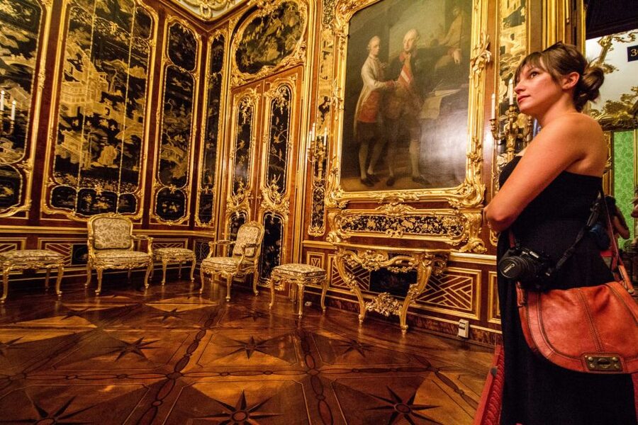 Vienna: Bus & Schönbrunn Palace Skip-the-Line Guided Tour - Guide quality and the value of live commentary