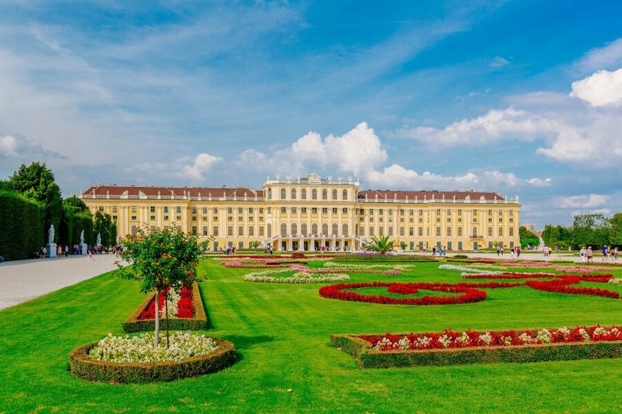 Vienna: Bus & Schönbrunn Palace Skip-the-Line Guided Tour - Reaching Schönbrunn Palace