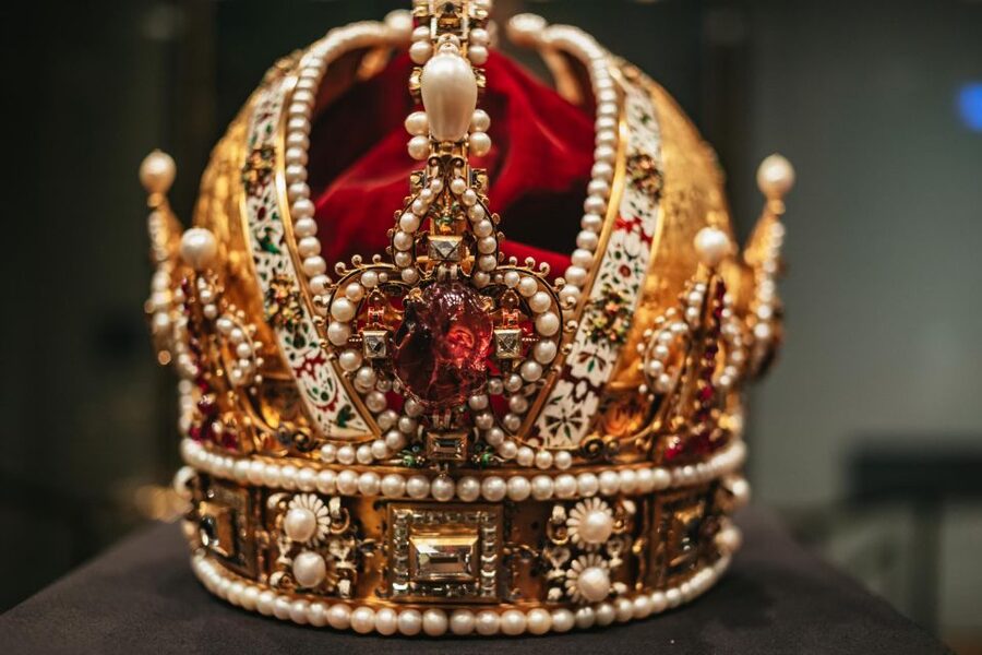 Vienna: Imperial Treasury in the Hofburg Palace - Jewels, emeralds, and the family world of the Habsburgs
