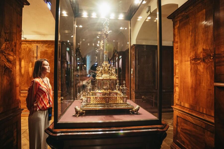 Vienna: Imperial Treasury in the Hofburg Palace - The Order of the Golden Fleece and Burgundian treasures