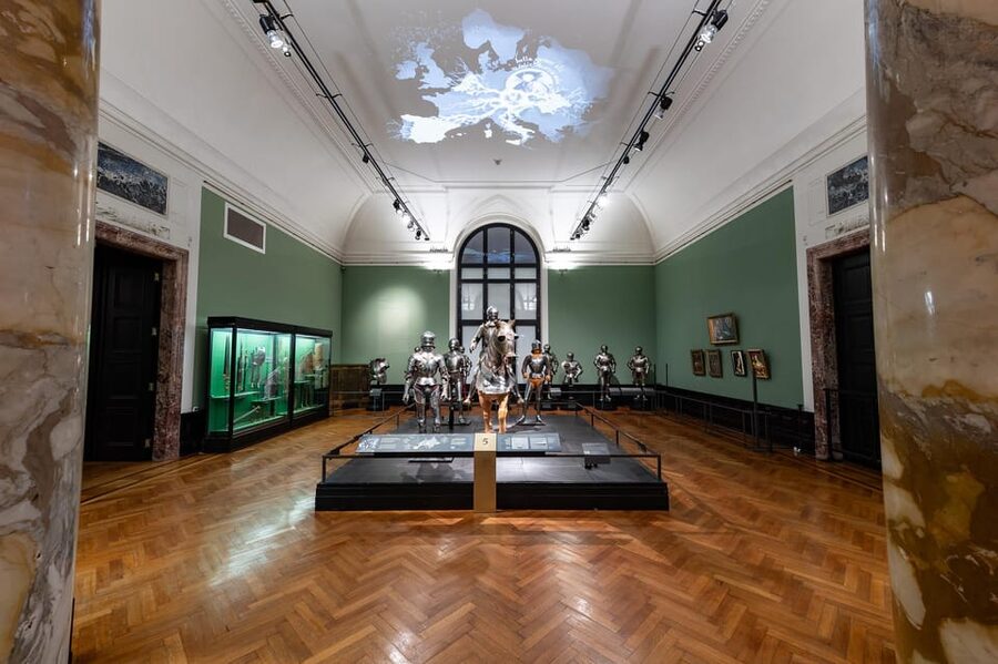 Vienna: Imperial Treasury & New Hofburg Palace Combo Ticket - Finding the Swiss Wing entrance