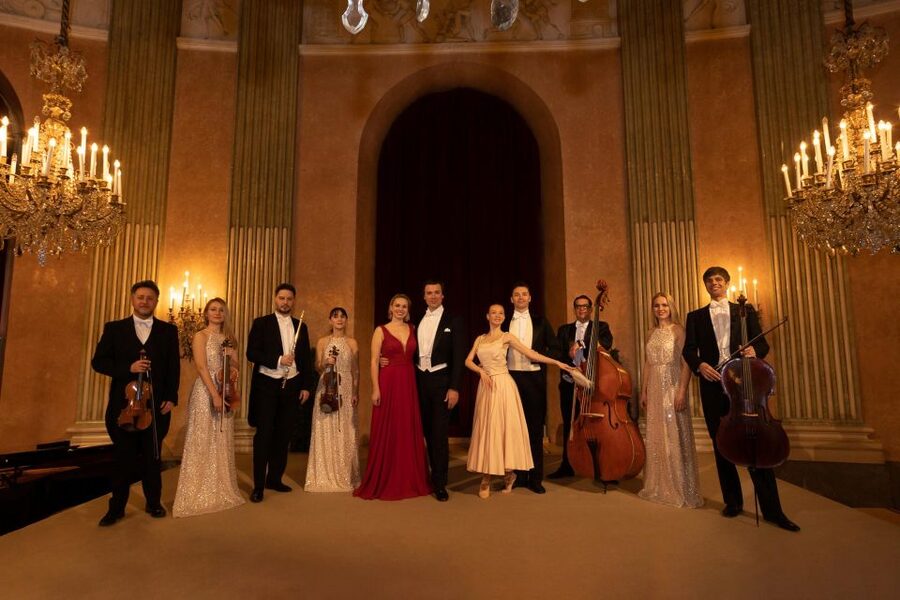 Vienna: Mozart & Strauss Classical Concert at Börse Palace - Drinks, dress, and the short interval