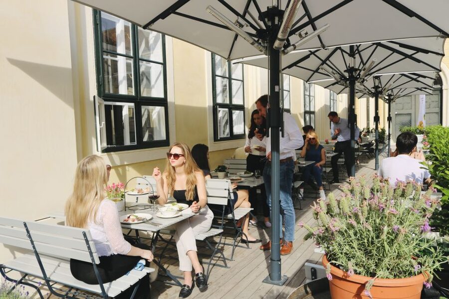 Vienna: Schönbrunn Palace Entry Ticket with Lunch - What the palace visit does best