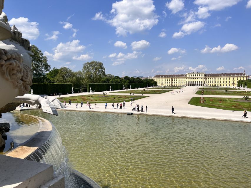 Vienna: Schönbrunn Palace & Garden Skip-the-Line Guided Tour - What the bilingual format feels like