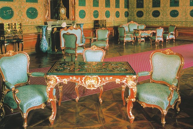 Vienna: Skip the Line Schönbrunn Palace and Gardens Guided Tour - When crowding affects the experience