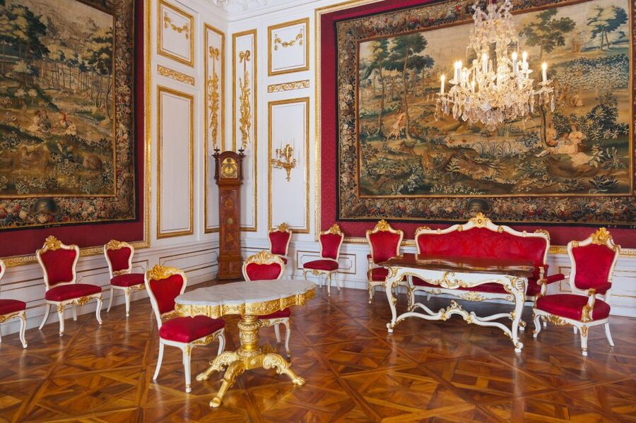 Vienna: Skip-the-Line Schonbrunn Palace Private Tour - Meeting at the palace entrance