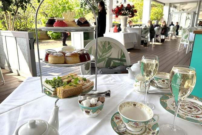 VIP Kensington Palace Gardens Tour & Royal Tea Crown Experience - Who should book this experience