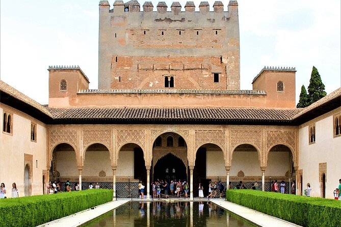 Walking tour in Alhambra, Nasrid Palaces and Generalife - Generalife gardens: one hour of water, shade, and views