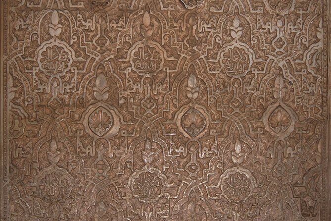 Walking tour in Alhambra, Nasrid Palaces and Generalife - Guided tour or phone audio?