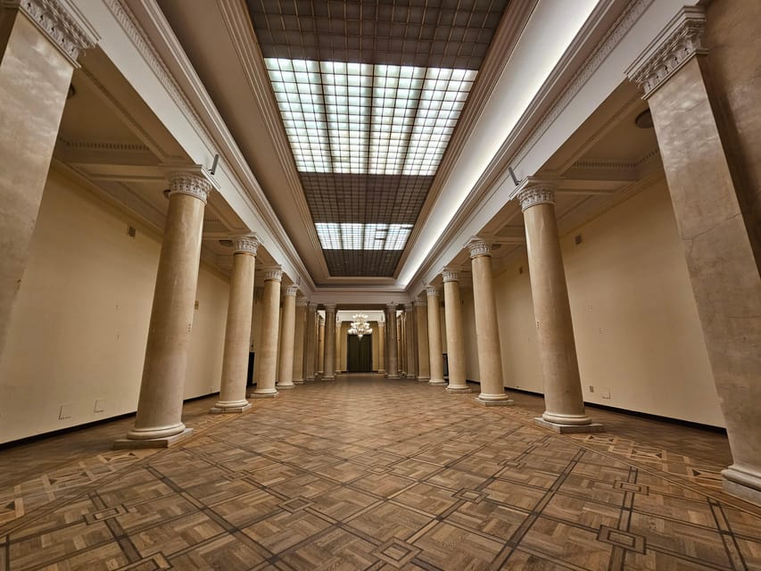 Warsaw: Palace of Culture and Science Guided Tour - Languages, group size, and access
