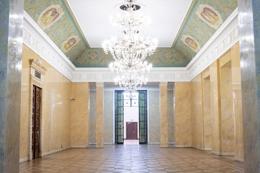 Warsaw: Palace of Culture and Science Tour with Terrace - Why this palace deserves more than a photograph