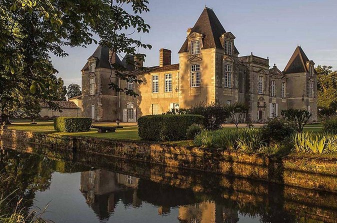 Wine Tour of Mèdoc : Châteaux, Tastings and WSET Guide - The small-group vehicle makes the morning easier