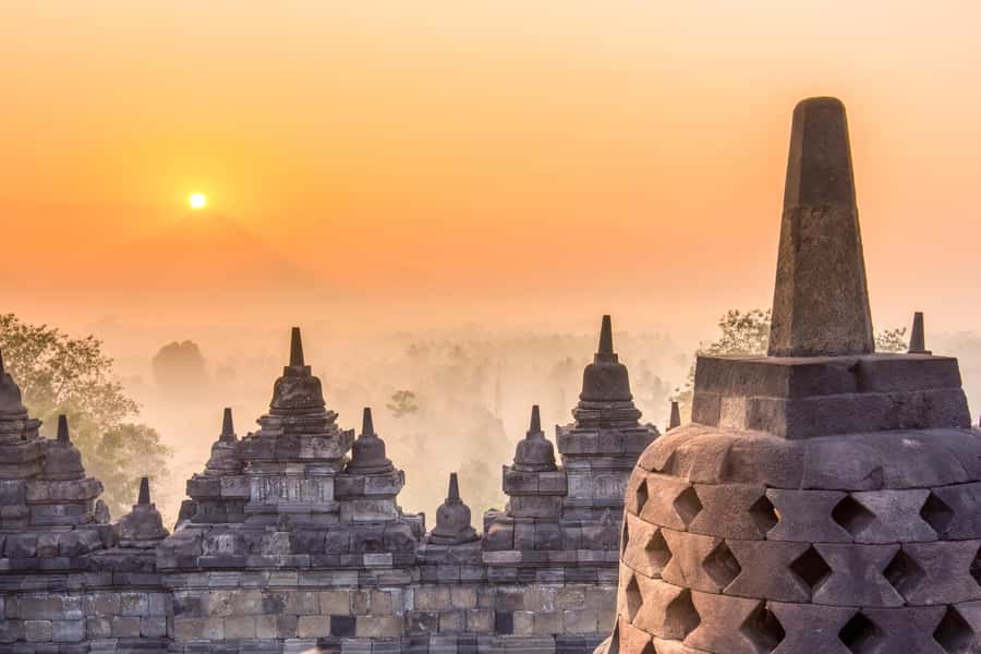 Yogyakarta: Palace, Water Castle & UNESCO Temple Guided Tour - Walking through Taman Sari’s royal baths