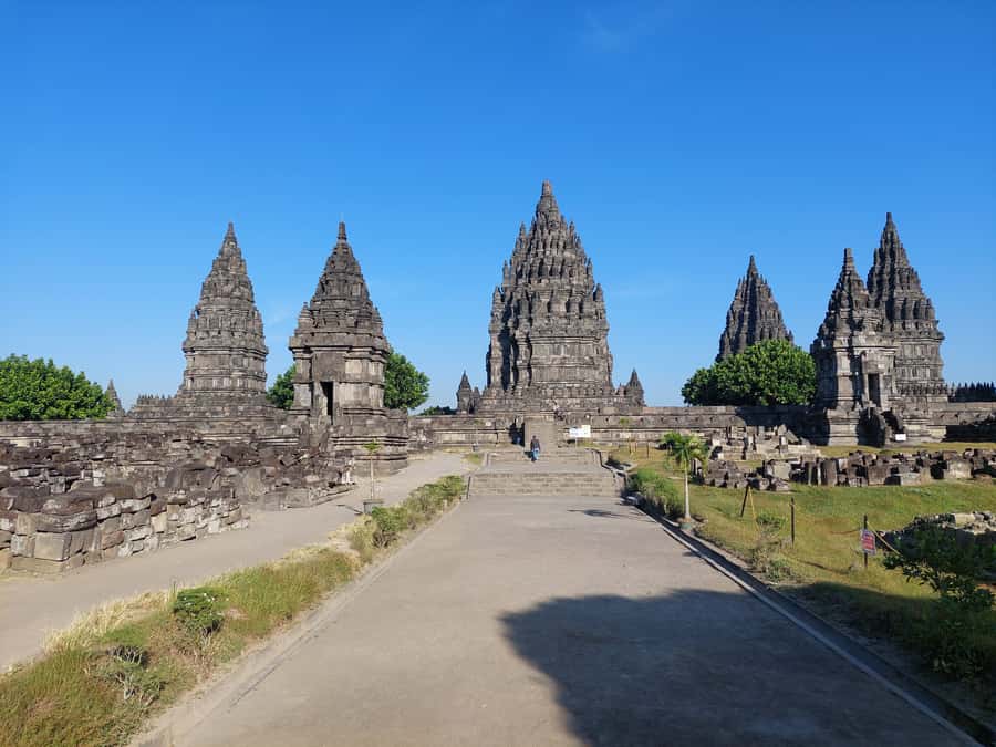 Yogyakarta: Prambanan Temple Morning Tour and Palace Tour - Why the early start matters at Prambanan