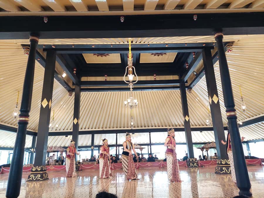 Yogyakarta: Prambanan Temple Morning Tour and Palace Tour - A guided look at Yogyakarta’s Hindu masterpiece