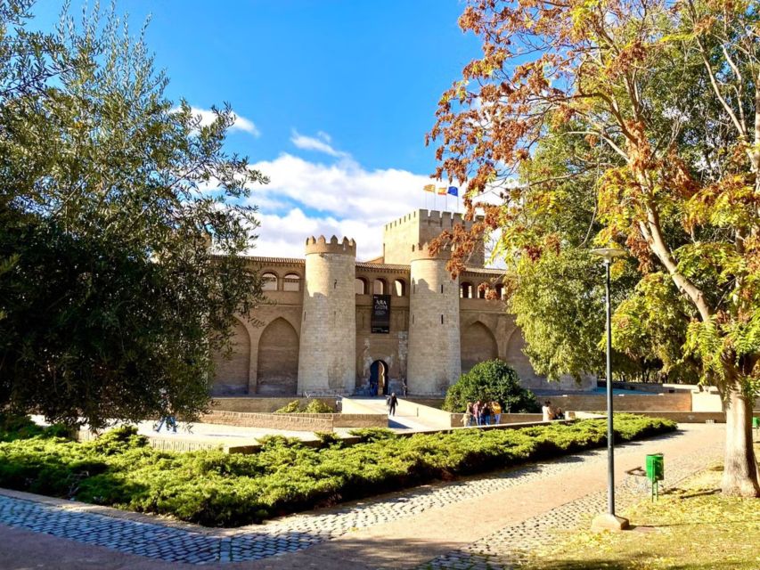 Zaragoza: Aljafería Palace guided tour in Spanish - Why the Aljafería deserves two hours